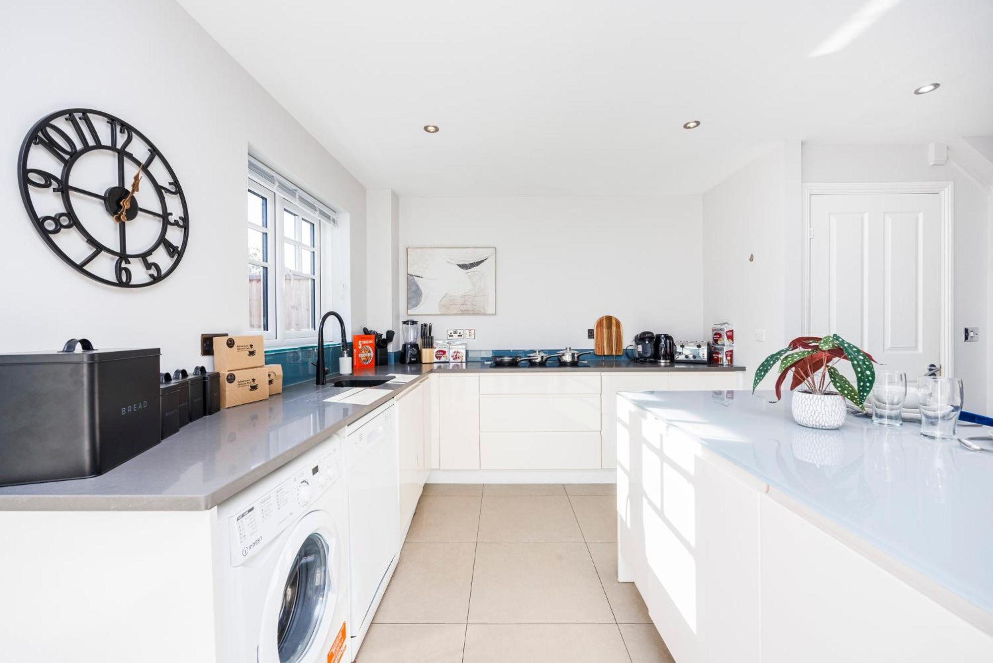 4 Bed Townhouse In Uxbridge Ideal For Families Or Contractors Hillingdon Dış mekan fotoğraf