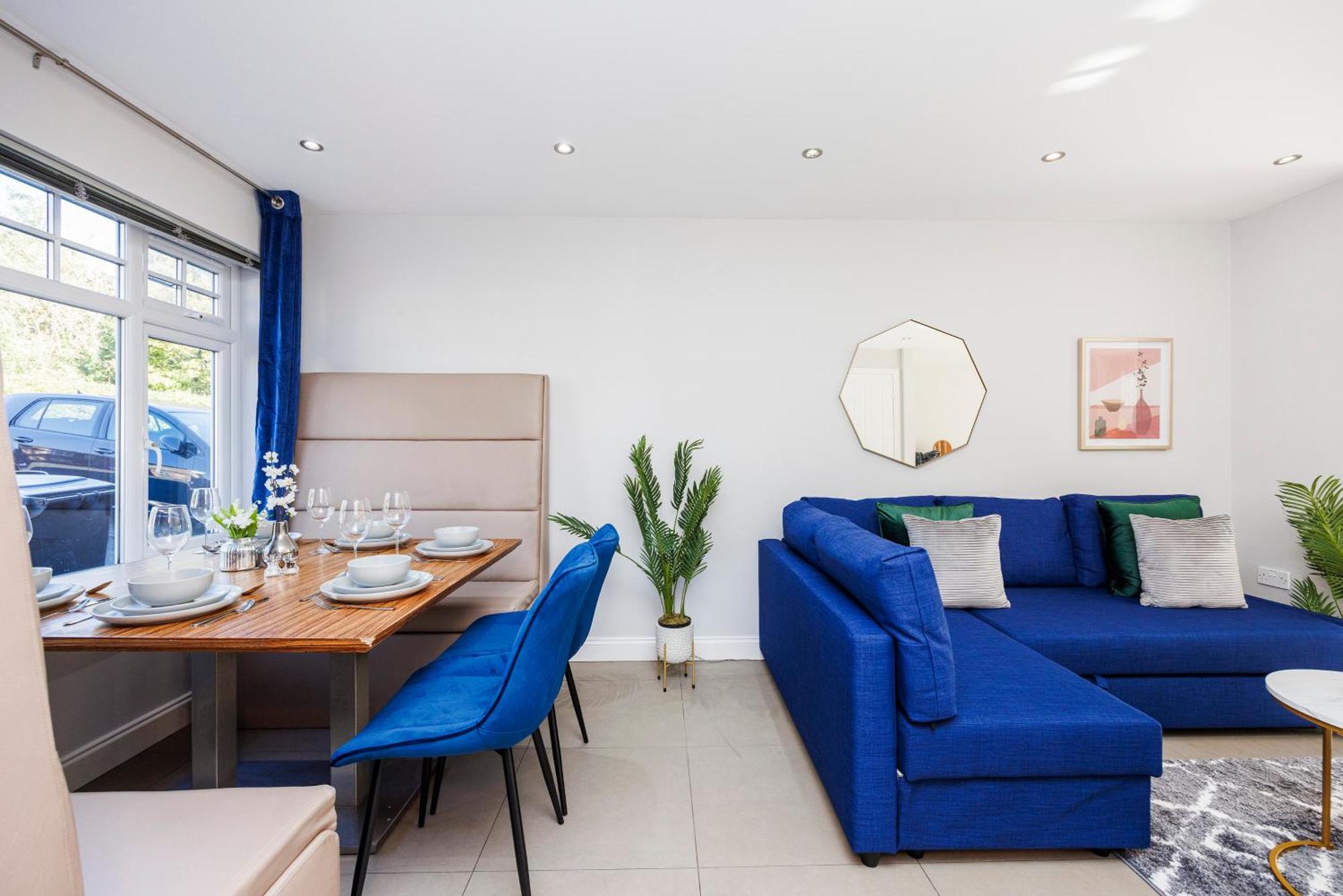 4 Bed Townhouse In Uxbridge Ideal For Families Or Contractors Hillingdon Dış mekan fotoğraf
