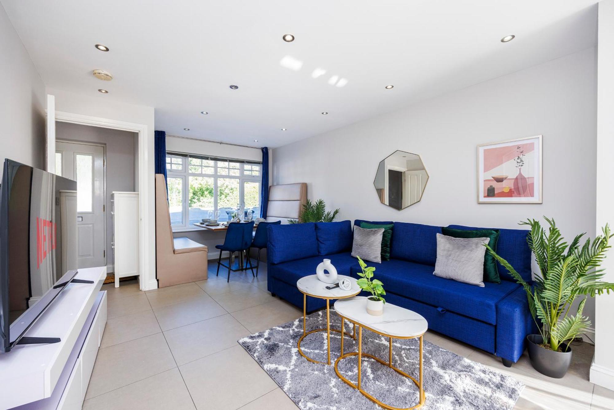 4 Bed Townhouse In Uxbridge Ideal For Families Or Contractors Hillingdon Dış mekan fotoğraf