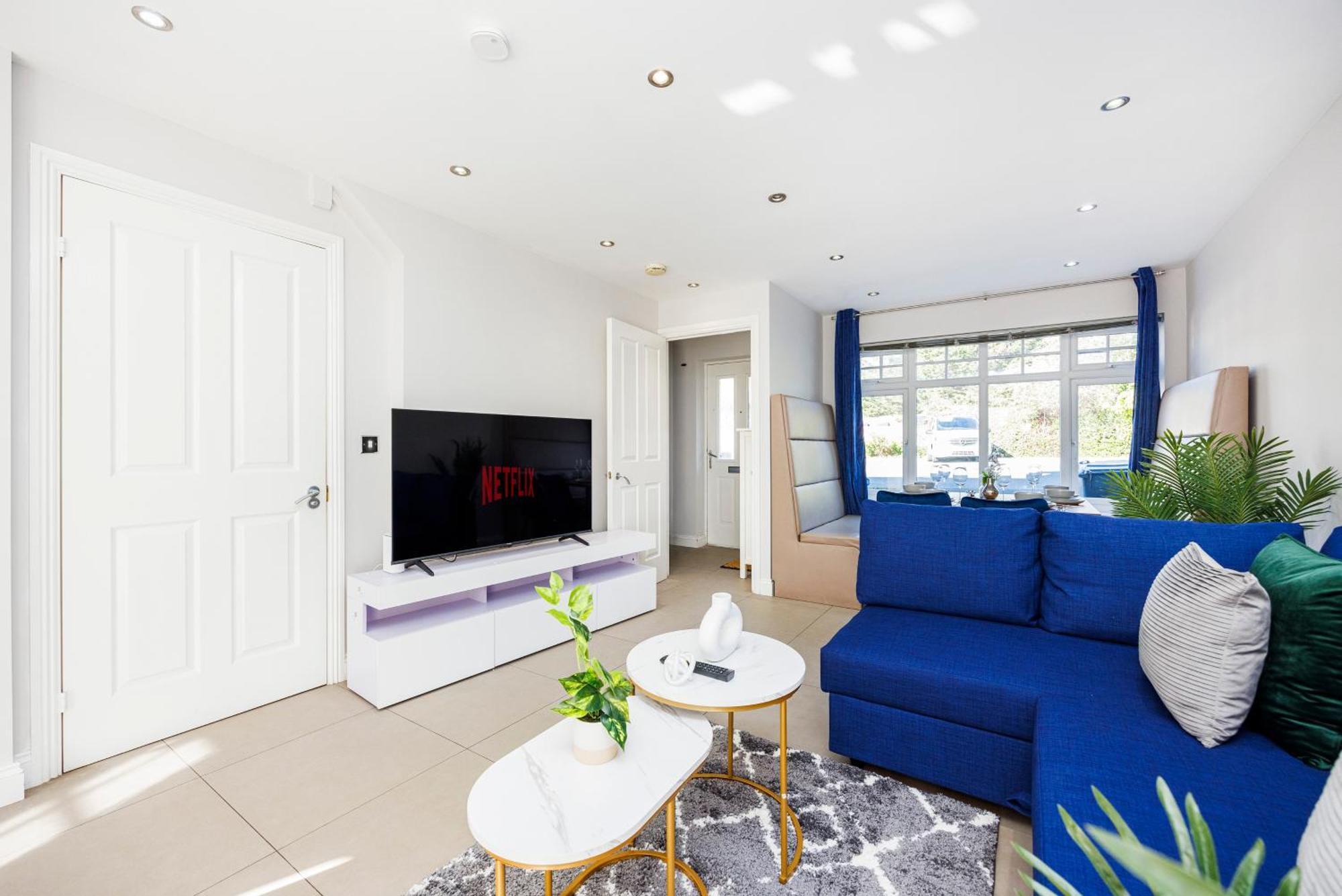 4 Bed Townhouse In Uxbridge Ideal For Families Or Contractors Hillingdon Dış mekan fotoğraf